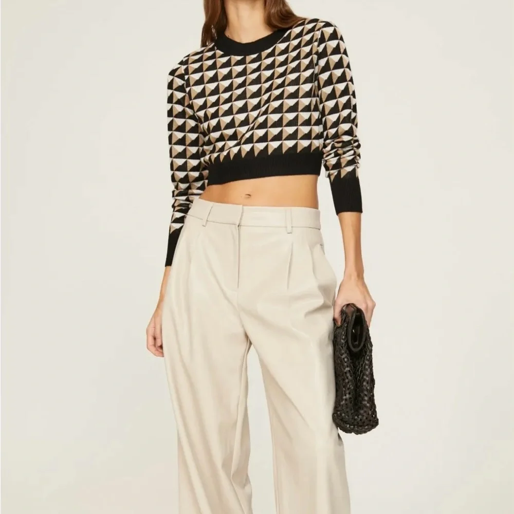 Geometric Patterned Crew Neck Sweater - Picture 1 of 3